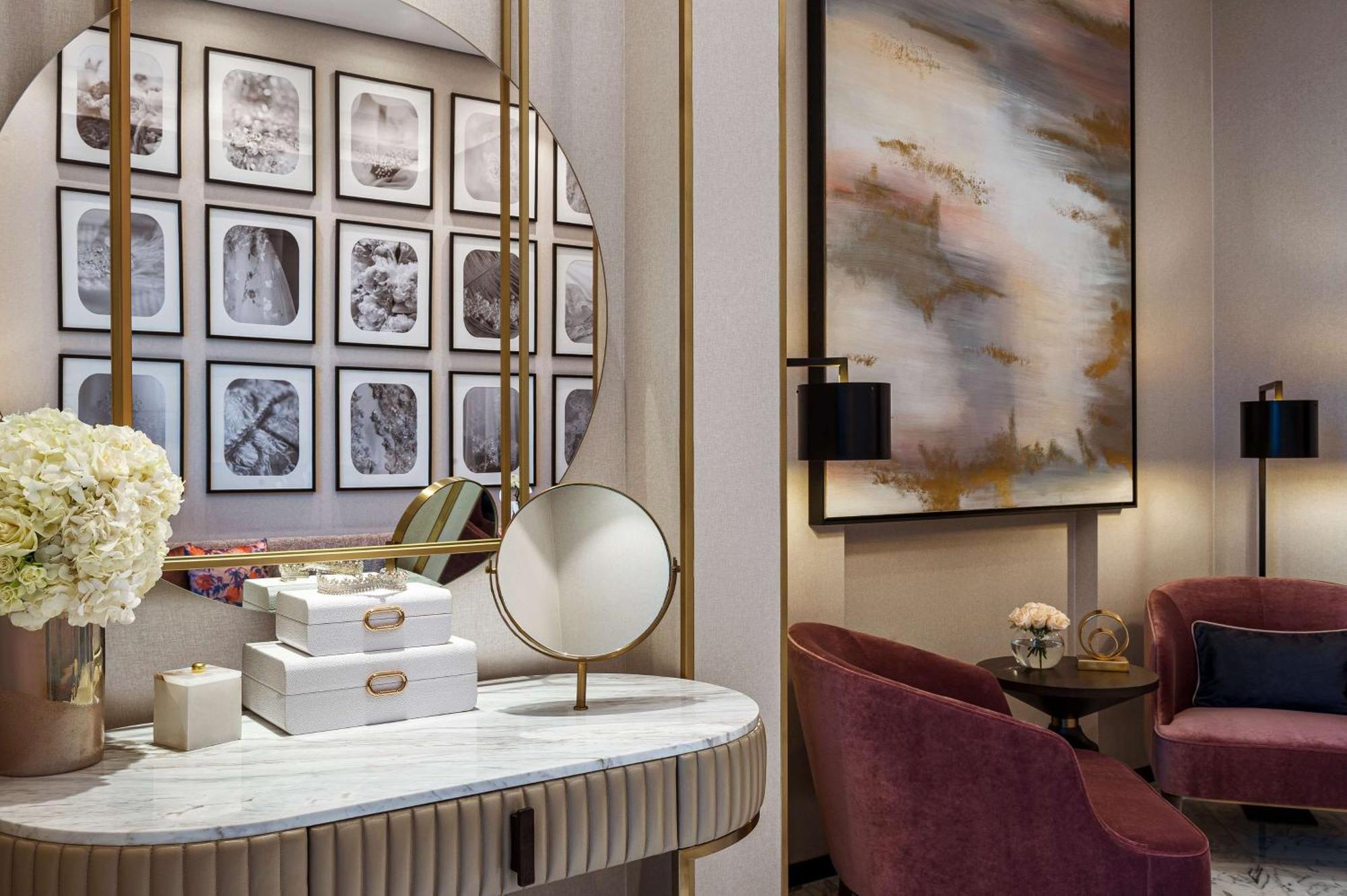 Hotel Waldorf Astoria Kuwait Kuwait City Exteriér fotografie The interior of a suite at The Carlyle
